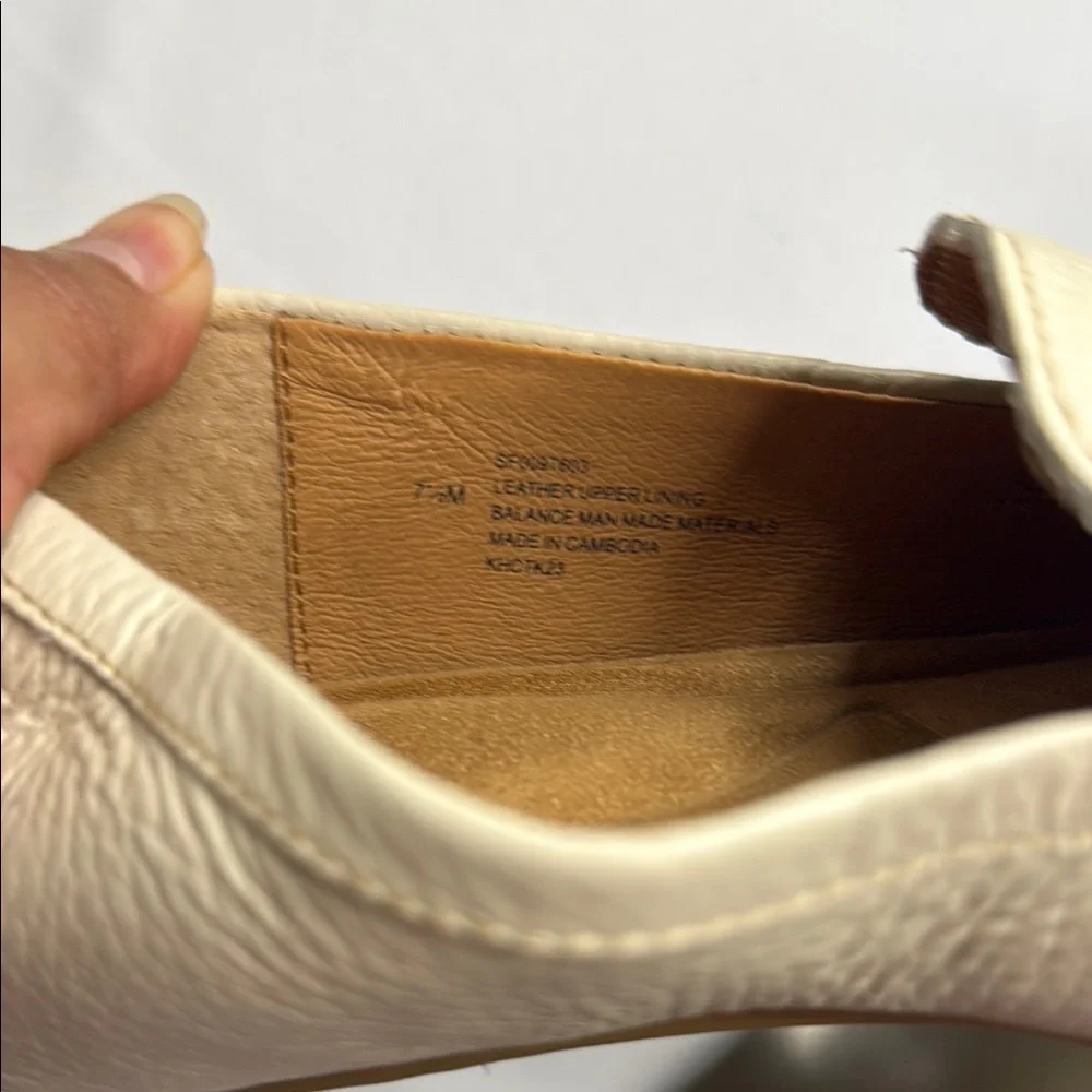 Sofft Cream Moccasins Slip-On Shoes - Picture 7 of 7